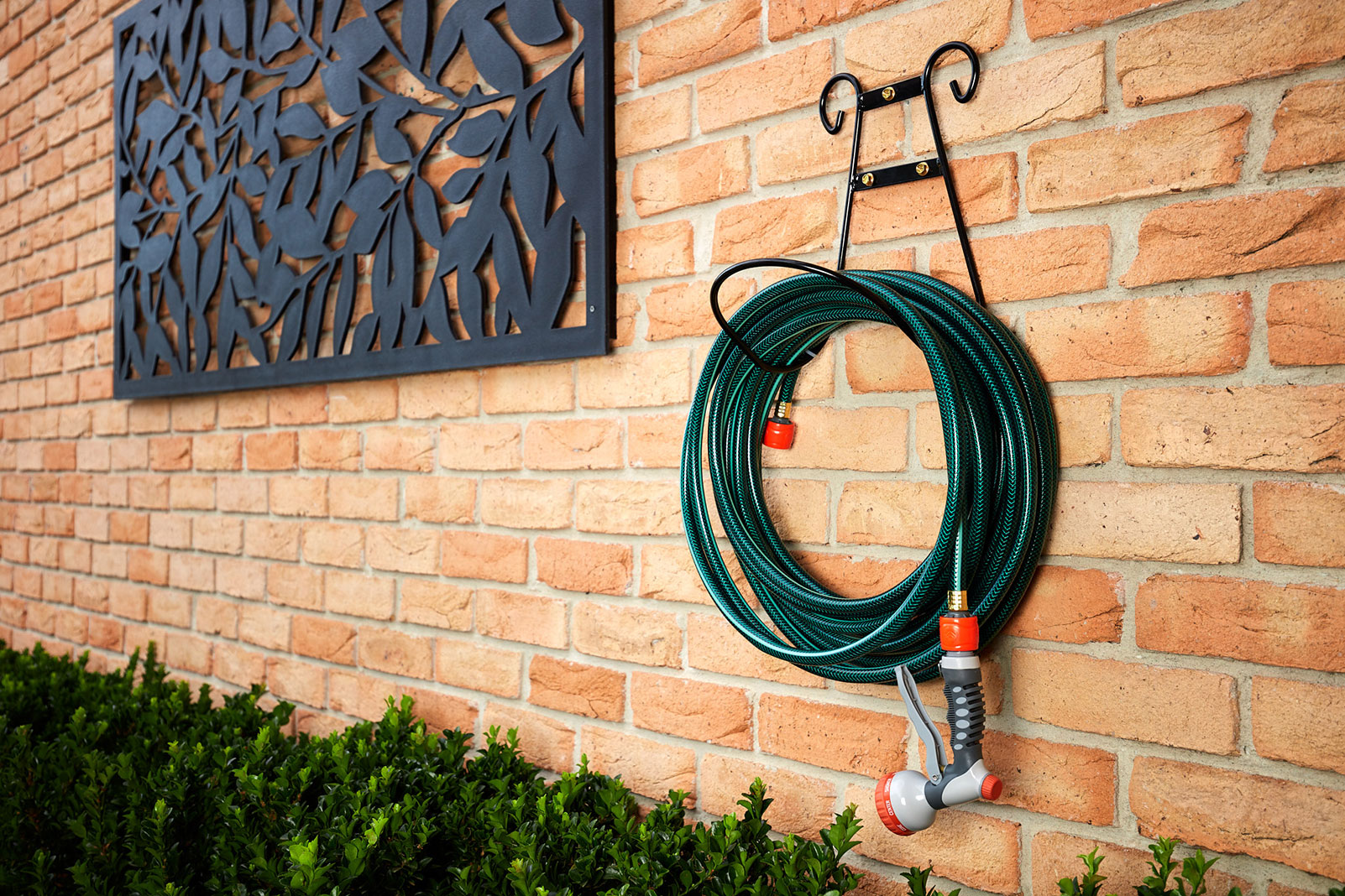 Rapid Black Heritage Hose Hanger - Image 2